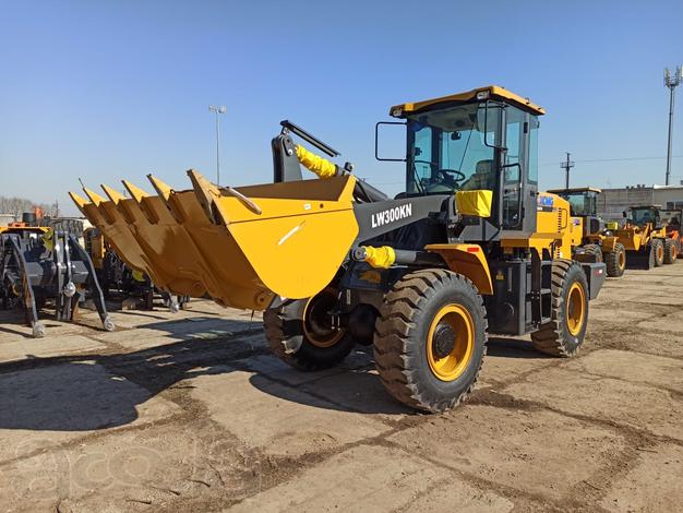 Фронтальный погрузчик LW300KN
